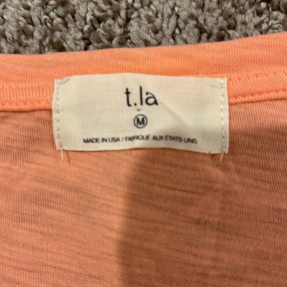 T.LA flowy coral T-shirt - Picture 2 of 2